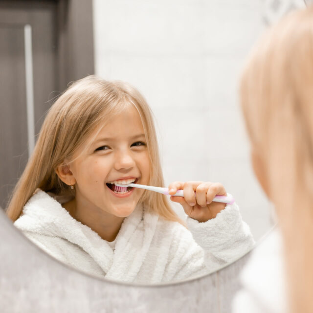 Imparare a spazzolare i denti non è uno scherzo, ti aspettiamo al Centro Medico Odontoiatrico Dr Massimo Trovato a Caltagirone!